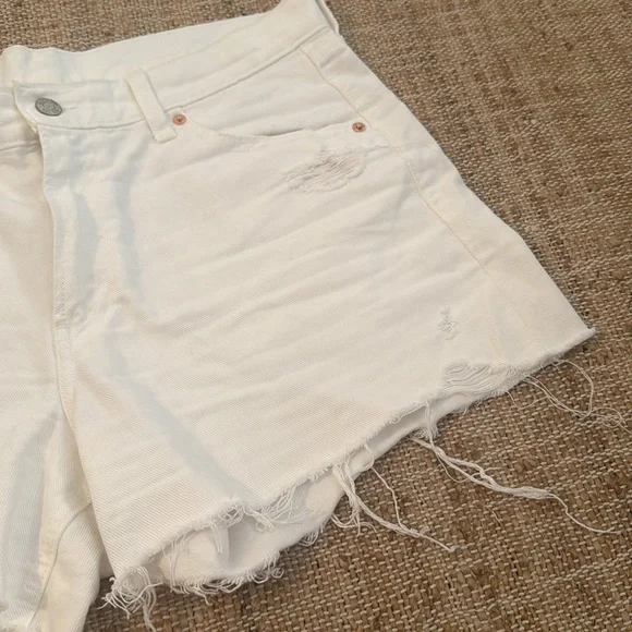Gap White Low Rise Stride Denim Jean Shorts Cutoff Distressing size 10 / 30 - Picture 3 of 6